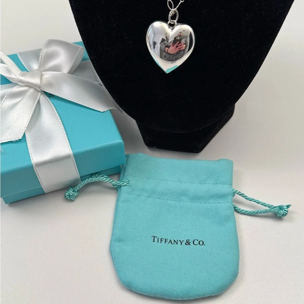 🌟10XHP🌟Auth "Like New" Rare Tiffany & Co. Ziegfeld Large Puffy Heart Necklace - Picture 2 of 5